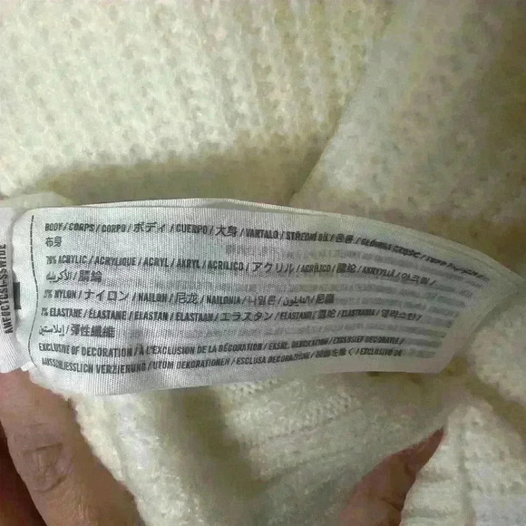 Abercrombie & Fitch Turtleneck Sweater - Picture 4 of 8